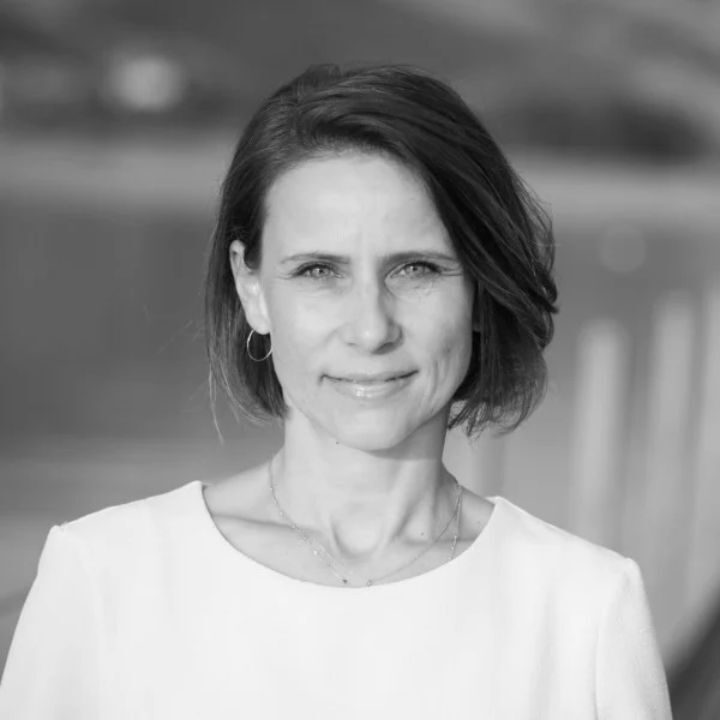 Sandra Wichert ᐅ Psychologin, Leadership Coach & Betriebsökonomin • Achtsamkeitsmeditations-Lehrerin ✓ Jetzt Angebote von Sandra Wichert entdecken.
